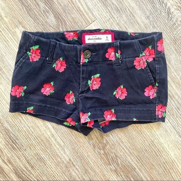 Abercrombie blue floral short shorts - Picture 2 of 8